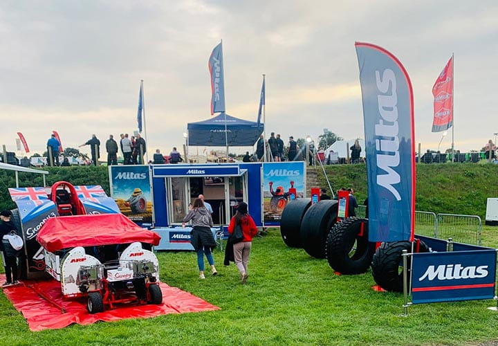 Tractor-Pulling-in-Great-Eccleston